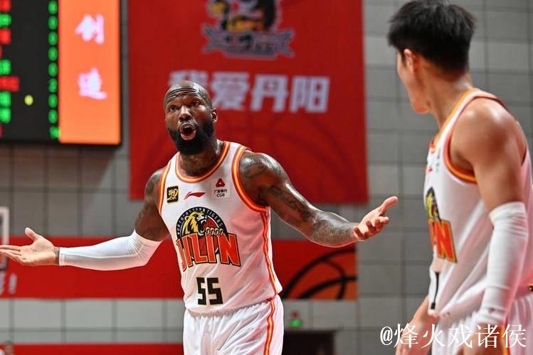 林庭谦25分天津胜吉林结束连败 琼斯空砍42分 林庭谦25分天津胜吉林结束连败 琼斯空砍42分